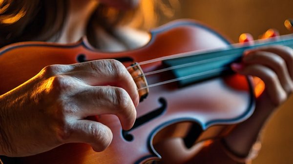 Découvrez pourquoi les violons électriques séduisent aujourd'hui